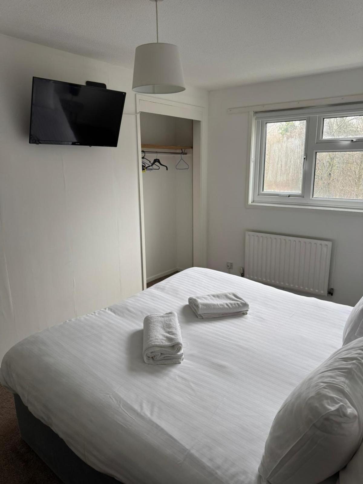 Large 2 Bedroom House Wombridge Exterior photo